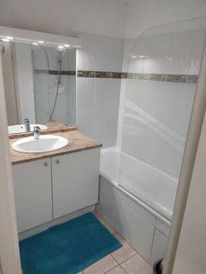 Bathtub, soap, toilet paper