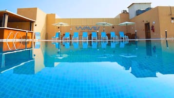 Außenpool, Liegestühle