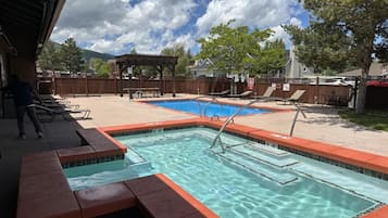 Piscine extérieure, piscine chauffée