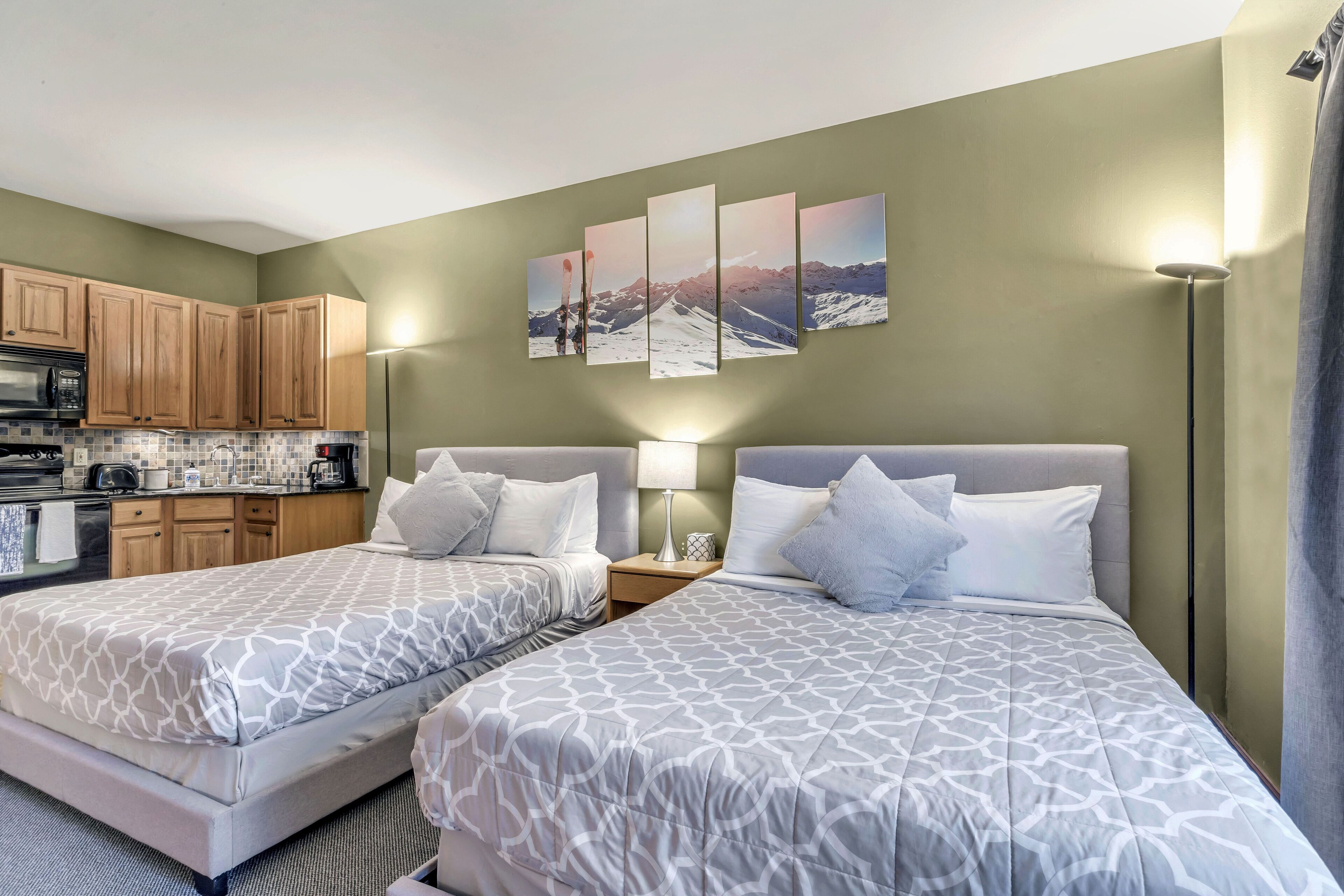 1 habitación, tabla de planchar con plancha, wifi gratis y ropa de cama 