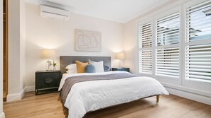 4 bedrooms, iron/ironing board, travel cot, free WiFi