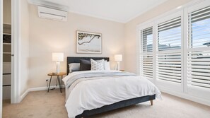 4 Schlafzimmer, BĂŒgeleisen/BĂŒgelbrett, Reisekinderbett, kostenloses WLAN