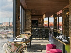供应早餐、午餐和晚餐