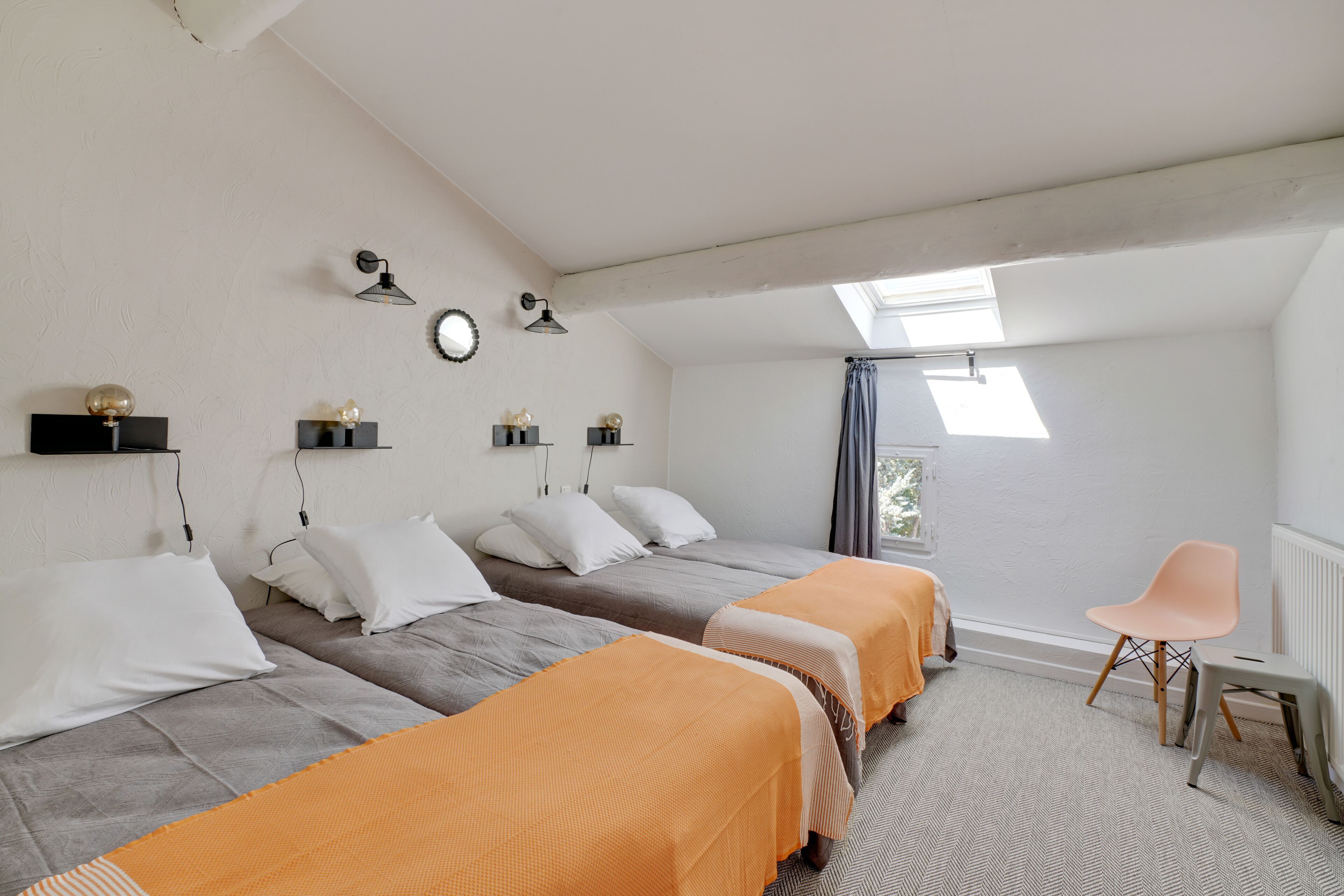 Charming Provence estate for groups of up to 45 people, swimming pools, park, activities