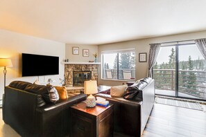 TV, fireplace - 11 Mi to Keystone Resort: Condo in Silverthorne (Silverthorne)
