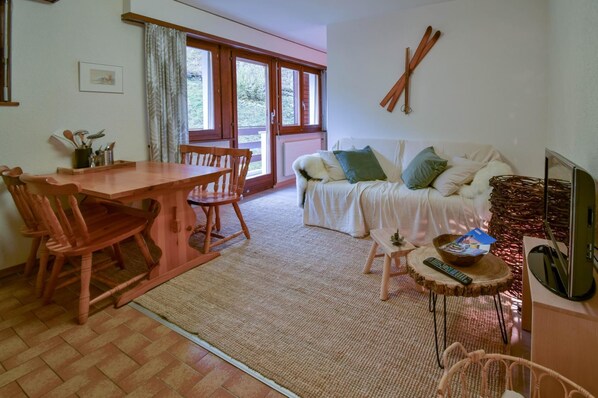 Apartment (1 Bedroom) | Living room | TV - Studio Mont-parrain C33 (Riddes)