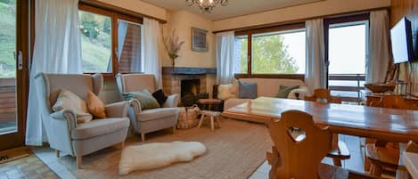 Apartment (2 Bedrooms) | Front of property