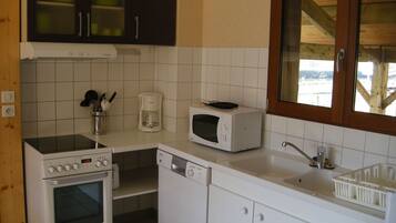 Refrigerador, microondas, horno, lavavajillas