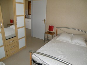 2 bedrooms, WiFi, bed sheets