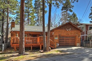 Exterior - Heidi's Haus by Destination Big Bear : Quintessential Big Bear Log Cabin Close to the Lake and Marinas! Hot Tub! Pac-Man! (Big Bear Lake)