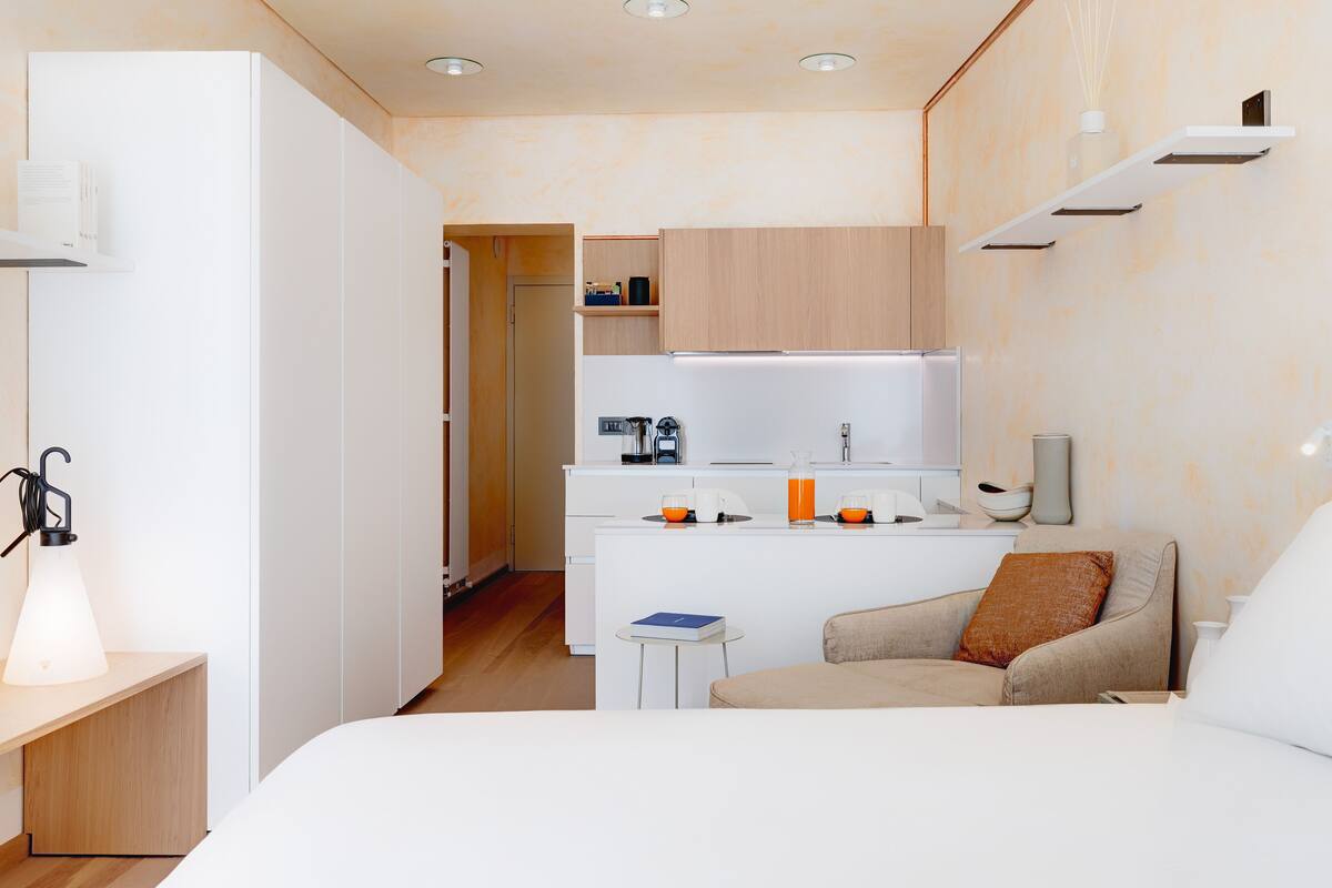 Apartamento superluxo | Cofres nos quartos, ferros/tábuas de passar roupa, Wi-Fi de cortesia