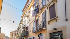 Exterior - 1881 Luxury Suites (Verona)