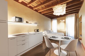 Room - 1881 Luxury Suites (Verona)