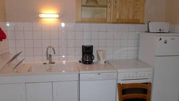 Réfrigérateur, micro-ondes, four, lave-vaisselle