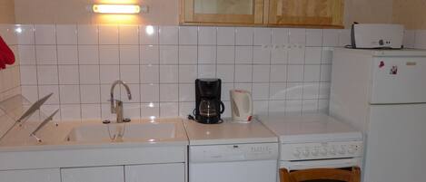 Frigorifero, microonde, forno, lavastoviglie