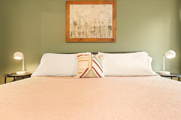 4 Schlafzimmer, Betten mit Memory-Foam-Matratzen, Schreibtisch