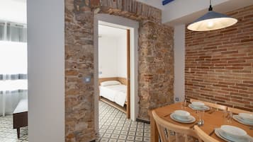 Standard Apartment | 3 bedrooms, in-room safe, desk, laptop workspace
