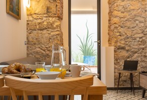 俱乐部公寓 | 起居区 | 电视