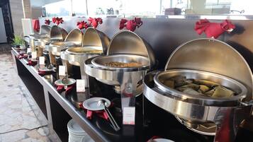 Sarapan prasmanan setiap hari dengan biaya tambahan