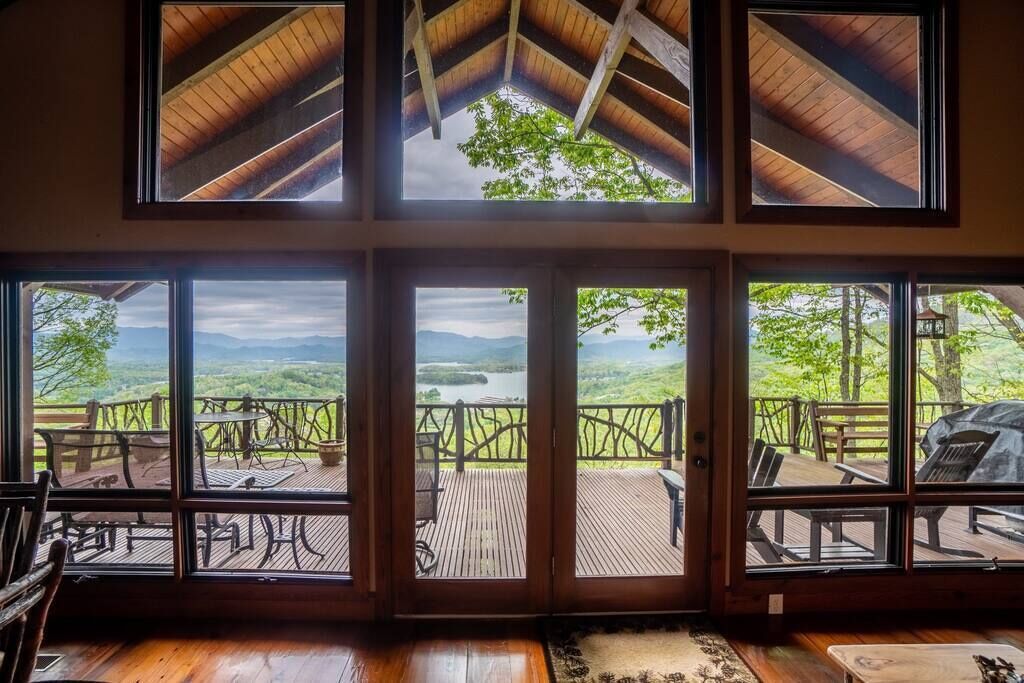 4BR, 3.5BA, firepit, game room