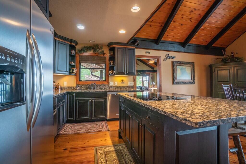 4BR, 3.5BA, firepit, game room