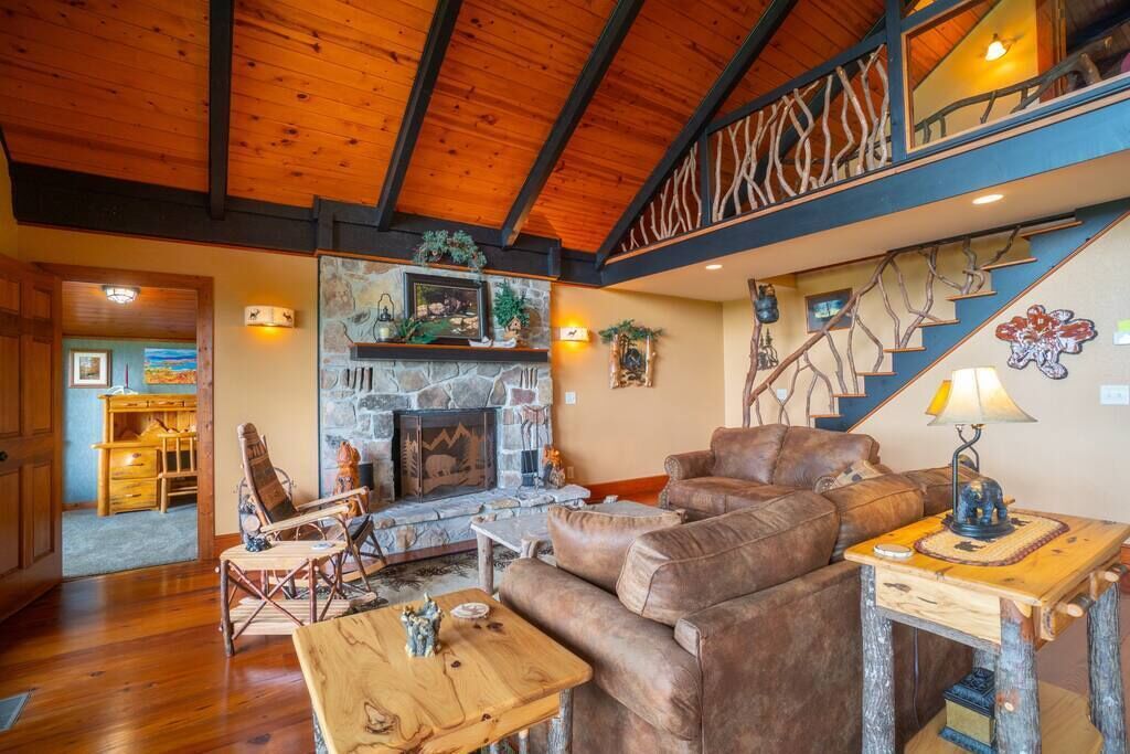 4BR, 3.5BA, firepit, game room