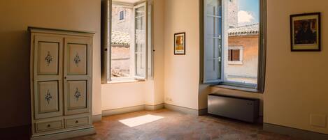 2 camere, una scrivania, Wi-Fi gratuito, lenzuola