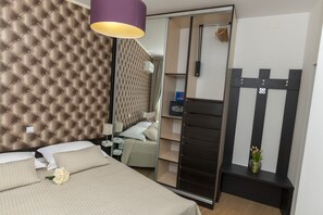 Minibar, in-room safe, individually decorated, desk - Deluxe Collection Hotel Kastel (Split)