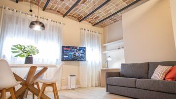 TV, Netflix, streaming services