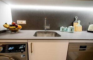 Fridge, microwave, dishwasher, coffee/tea maker