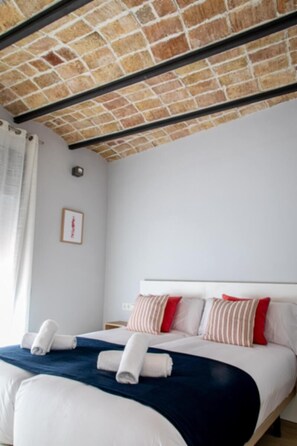 4 habitaciones, tabla de planchar con plancha y ropa de cama 