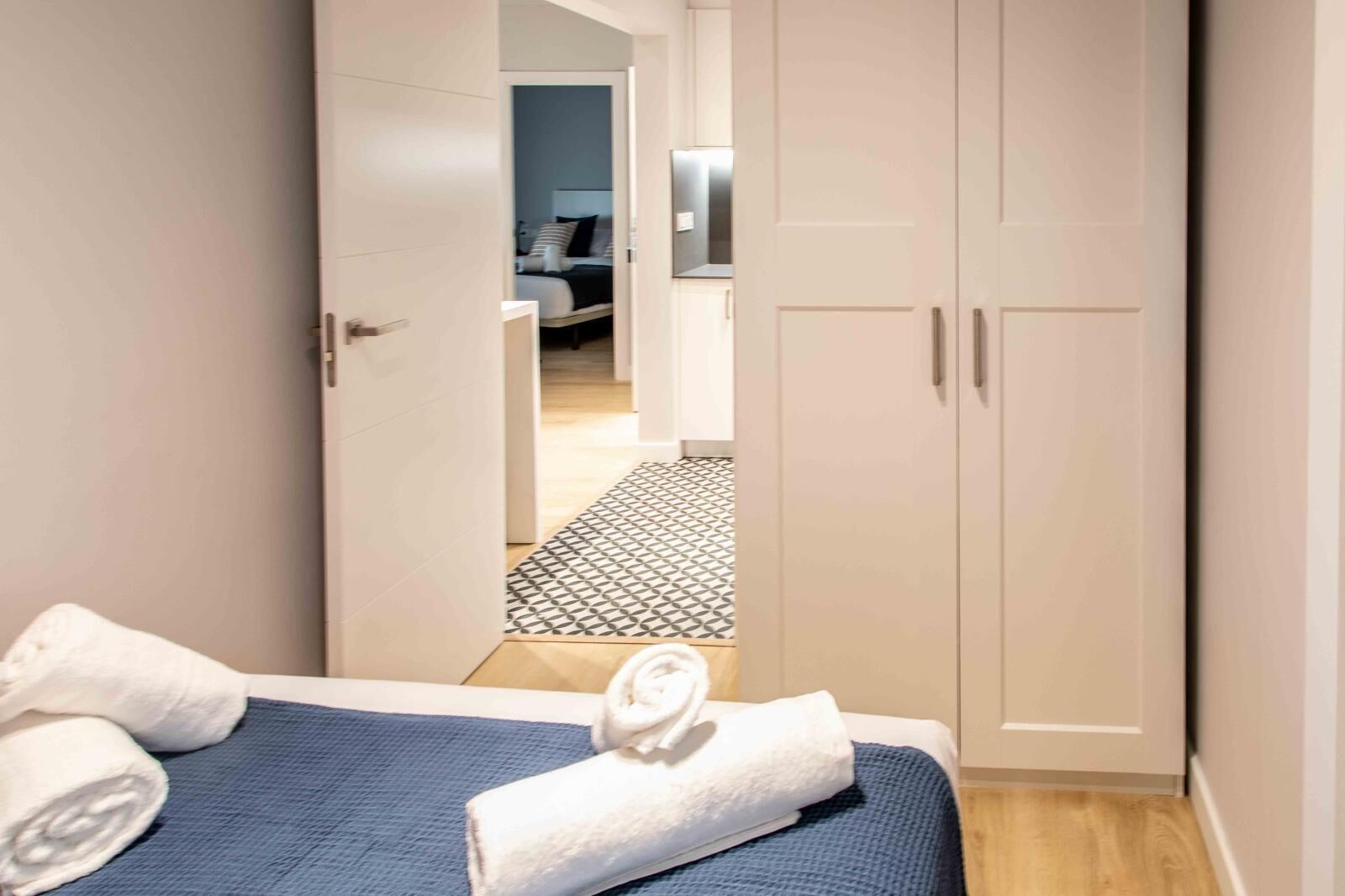 3 bedrooms, iron/ironing board, bed sheets