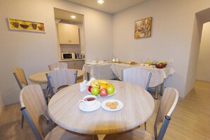 Daily buffet breakfast (USD 7 per person)