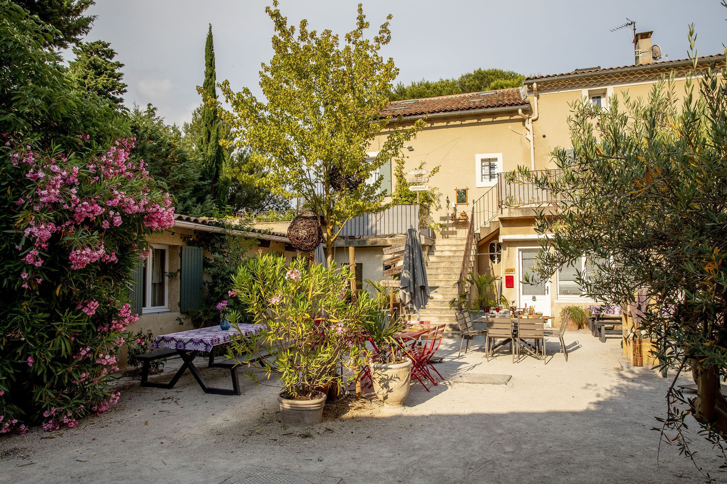 Charming cottages 10 bedrooms sleeping 25, swimming pool, park, activities