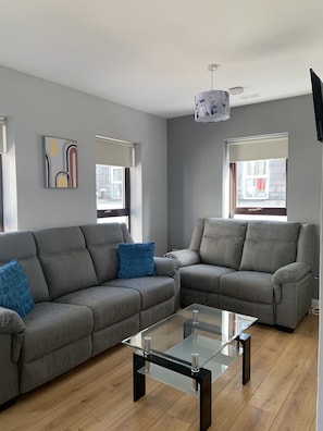 Living area - Galway Horizon Apartment (Galway)