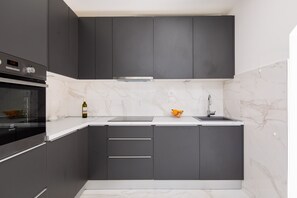 Kühlschrank, Ofen, Herdplatte, Geschirrspüler