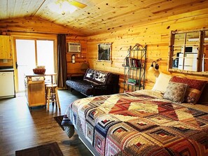 Iron/ironing board, free WiFi, bed sheets - Mountain View Suite near Mount Rushmore in the Black Hills (Rapid City)