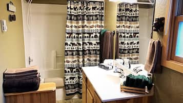 Kylpyamme, hiustenkuivaaja, pyyhkeet