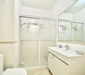 Shower, hair dryer, towels - Torre 20 - Near the beach - Quarteira (Quarteira)