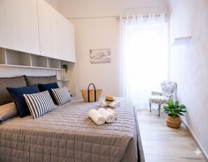 Departamento | 1 habitación y tabla de planchar con plancha 