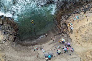 Plage à proximité, chaises longues