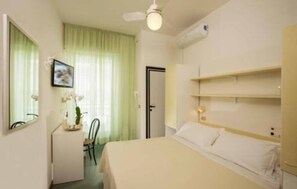 Coffres-forts dans les chambres, décoration personnalisée, bureau