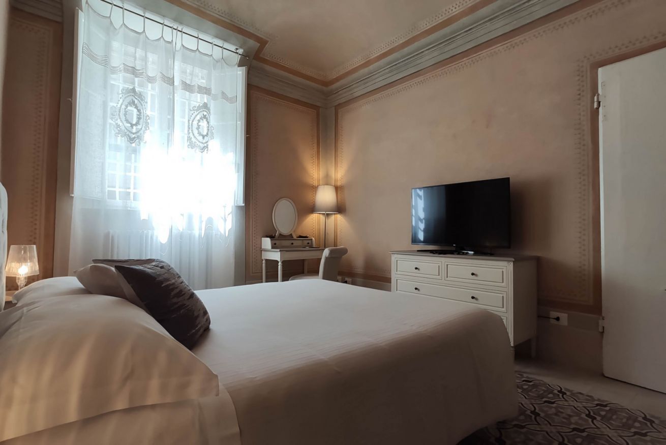 1 habitación, caja de seguridad en la habitación, escritorio y wifi 