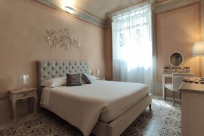 1 slaapkamer, een kluis op de kamer, een bureau, wifi