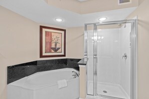 Combined shower/bathtub, hair dryer, towels - Yacht Club Villas #1-701 Great Location! (North Myrtle Beach)