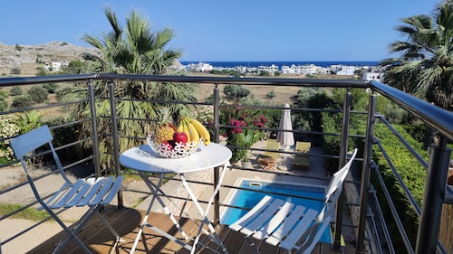 Villa with Private Swimming Pool -Near the Sea