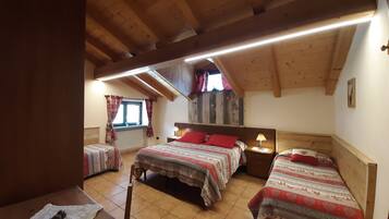 1 bedroom, travel cot, free WiFi, bed sheets