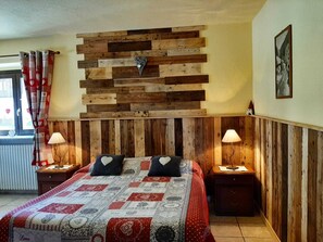 1 dormitorio, cuna de viaje, wifi gratis y ropa de cama