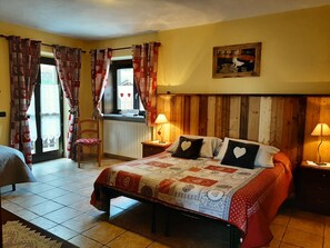 1 bedroom, travel cot, free WiFi, bed sheets - Panoramic and bright two-room apartment (Balmes)