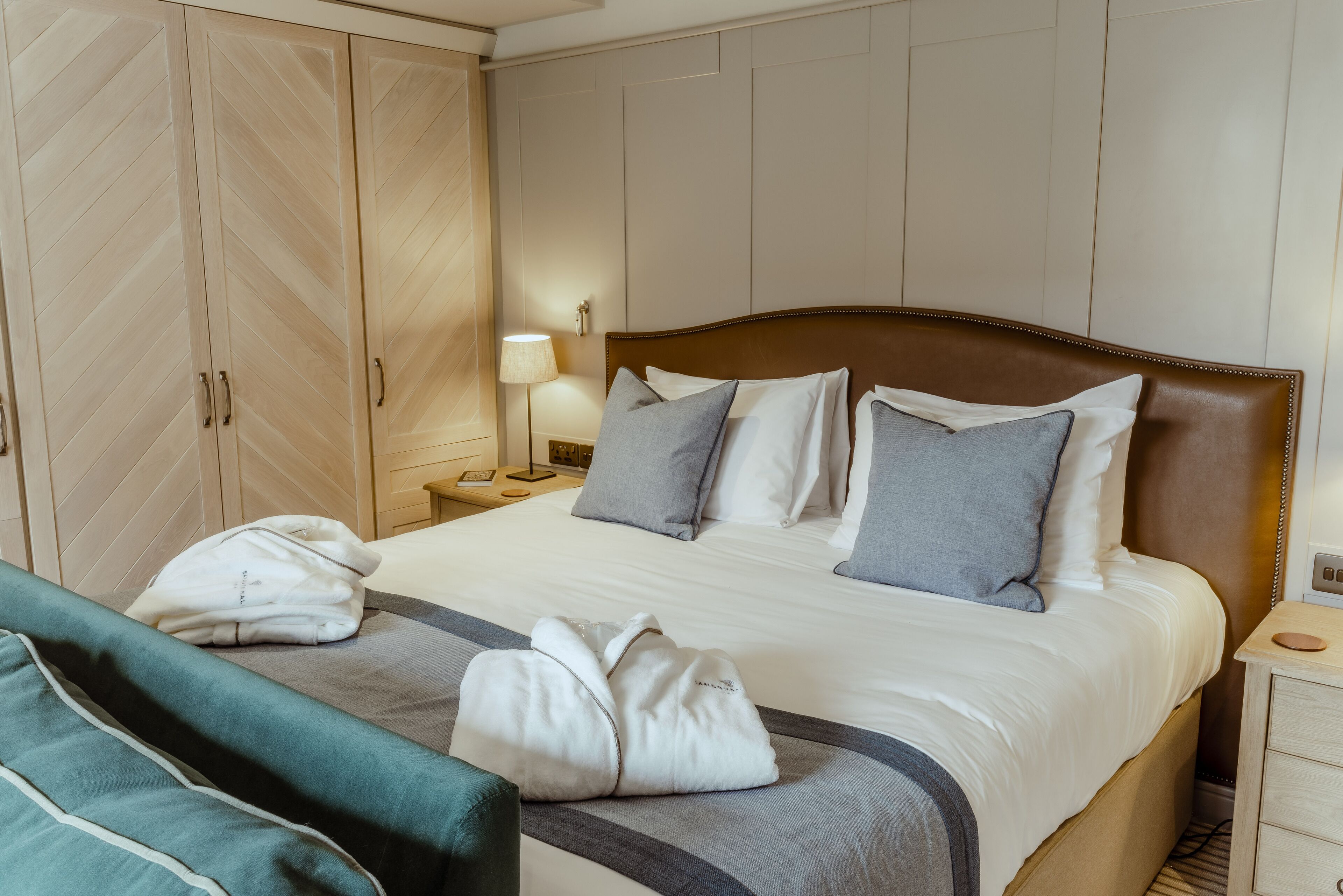 deluxe double room | iron/ironing board, free wifi, bed sheets